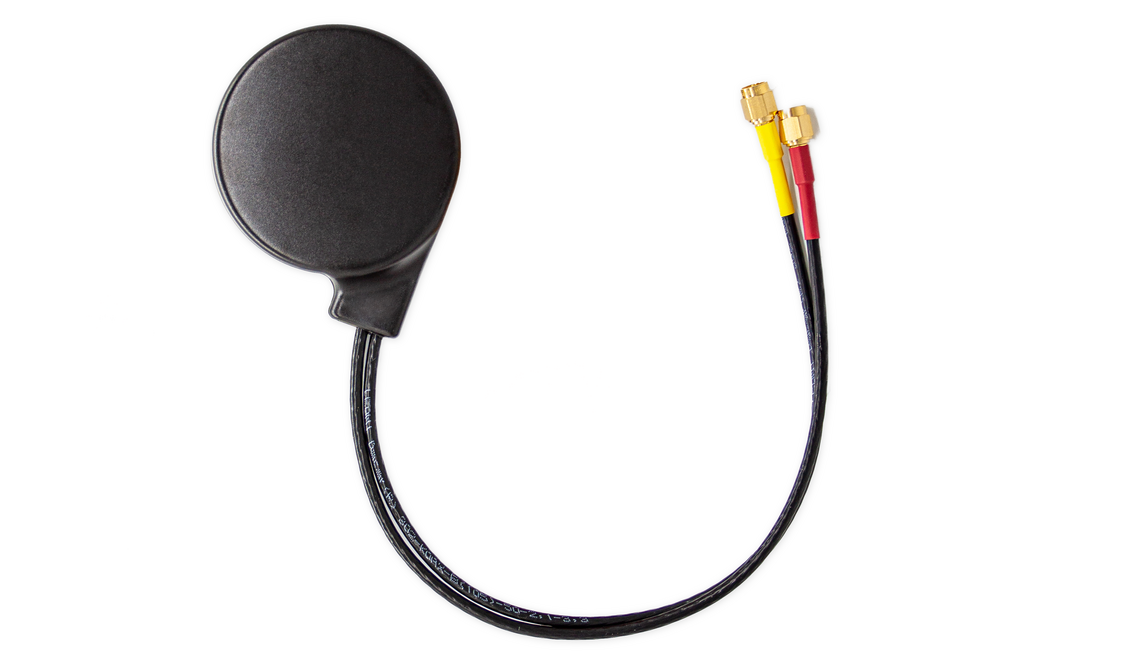 Scheibenklebe-Antenne, zwei Kabel