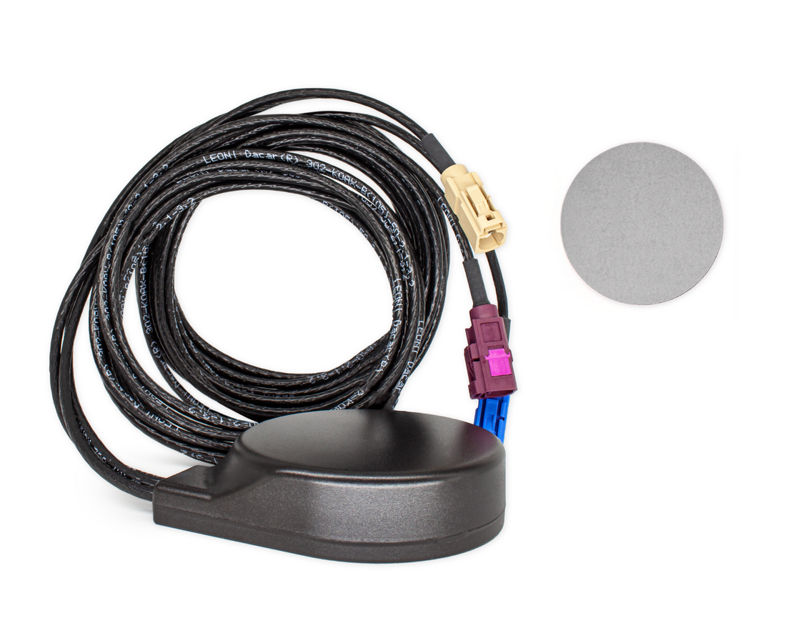 Magnetic antenna with magnetic pad
