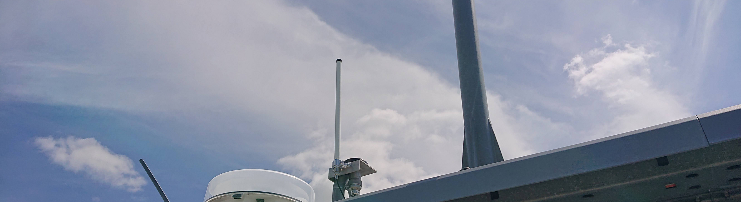 Roof antennas on buildings