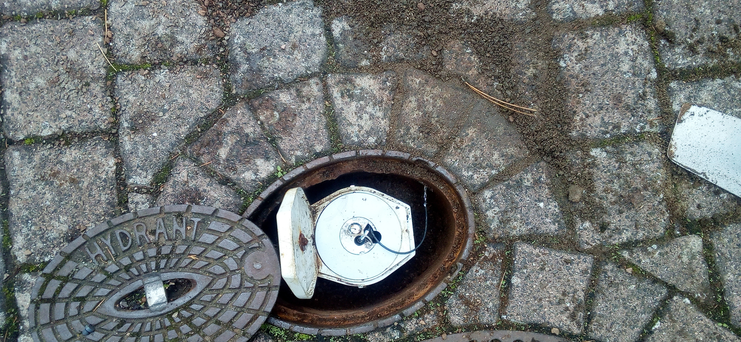 Underfloor flat-antennas